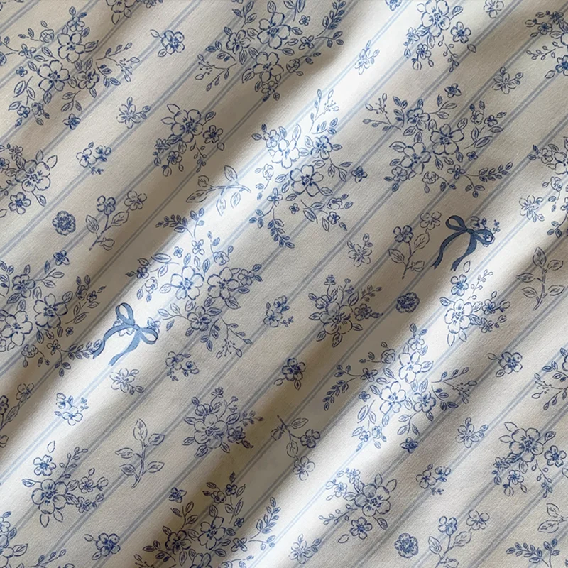 نسيج القطن الأزرق الأزهار القوس بيجامة فستان قمصان ملاءات السرير حقيبة DIY النسيج