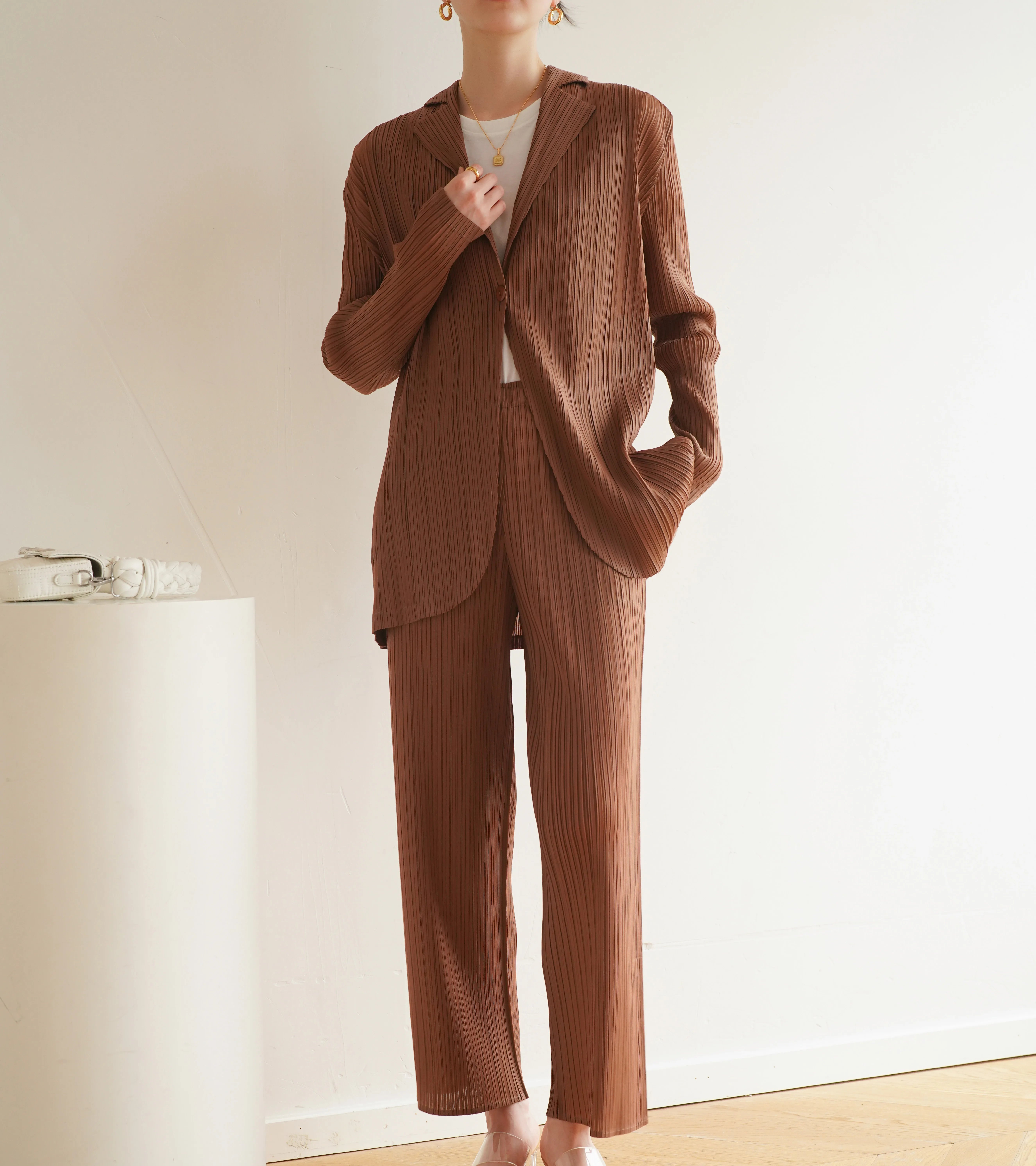 Manufacturers for 2023 autumn/spring Miyake fold high-end commuter one button suit jacket pant suit