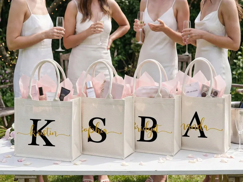 Custom Bridesmaid Tote Bags Canvas White Large Capacity Carry Bag Wedding Bridesmaid Gift Tote Bags Bridal Design Name Handbags