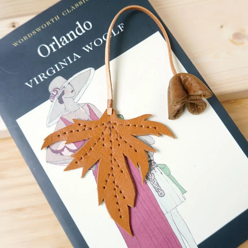 Artistic Retro Minimalist Handmade Custom Genuine Leather Leaf Maple Flower Bag Charm Keychain Decoration