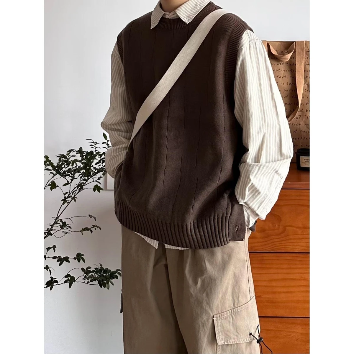 Retro round Ne Sweater Vest Couple Design Simple High-End Feeling Men's Autumn Winter Knittedwear Soft Loose Fit  Color