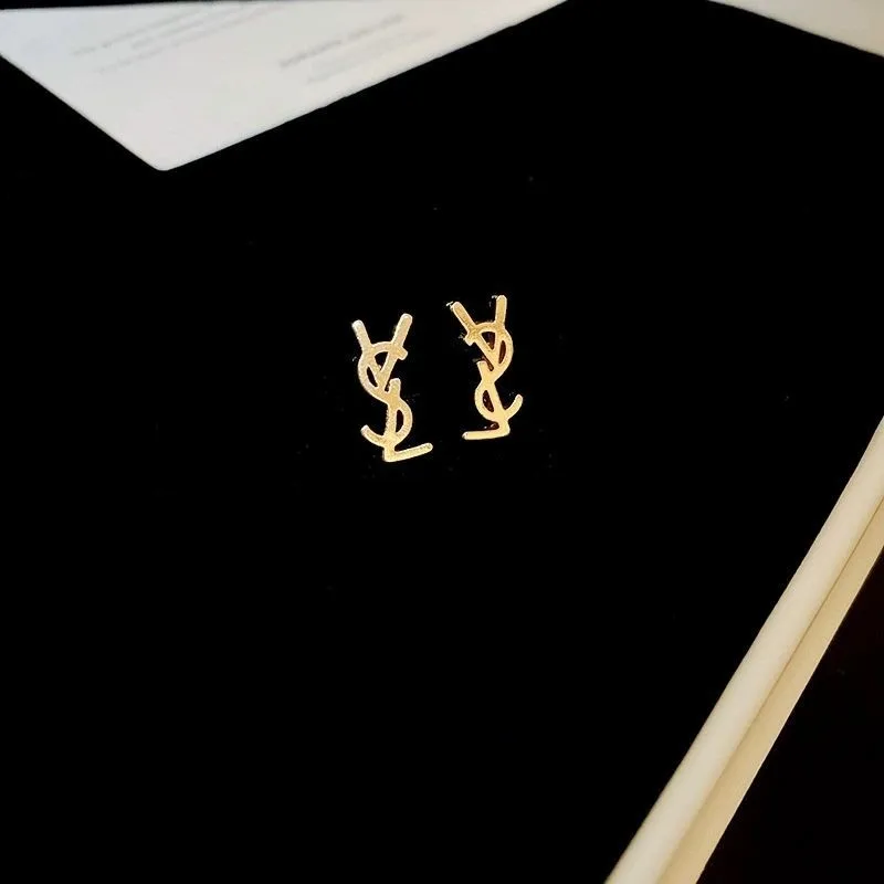 2025 Nieuwe dames minimalistische metalen letter oorbellen Licht luxe geometrische zirkoon studs Elegant hypoallergeen voor dagelijks gebruik Gratis