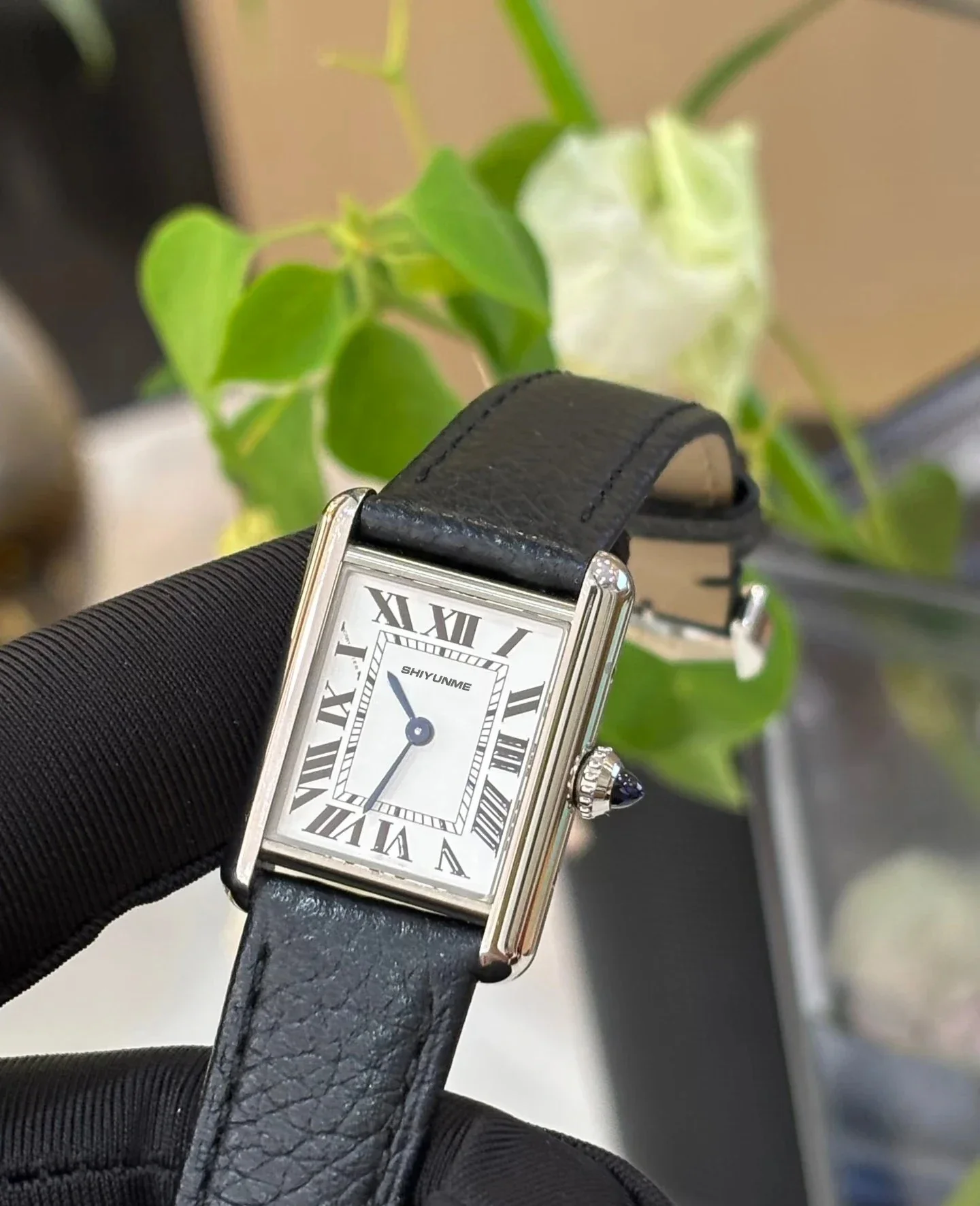 WATCH1 Store ساعة كوارتز رفيعة للغاية للجنسين بحزام جلدي من الفولاذ المقاوم للصدأ وقرص مربع صغير وحركة بسيطة