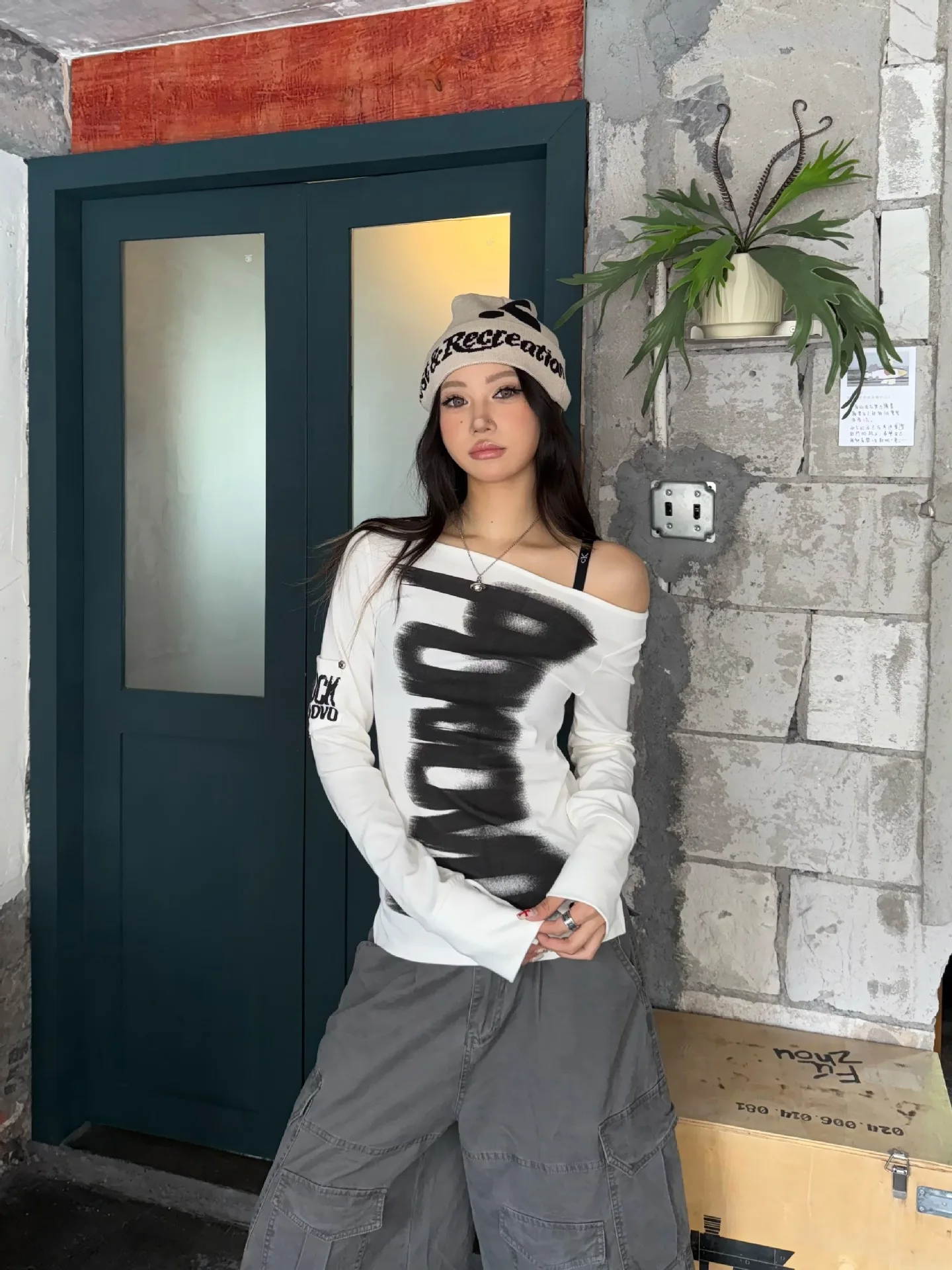 Spring and Autumn Fashionable American Sweet and Spicy Personality Letter Printed One-Shoulder Long Sleeve T-Shirt Slim Fit