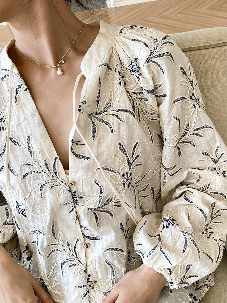 

Винтажная блузка с цветочной вышивкой, женская бежевая рубашка из 100% хлопка, весна-осень, свободные повседневные женские топы с v-образным вырезом и длинными рукавами, новинка