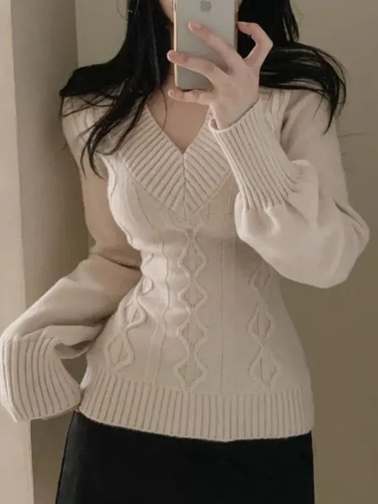 เสื้อสเวตเตอร์ไหมพรมคอวีทรงสลิม ดีไซน์เก๋ไก๋สำหรับผู้หญิง ฤดูใบไม้ร่วงและฤดูหนาว ช่วยเสริมสร้างความมั่นใจด้วยดีไซน์ที่เน้นสัดส่วนช่วงเอว