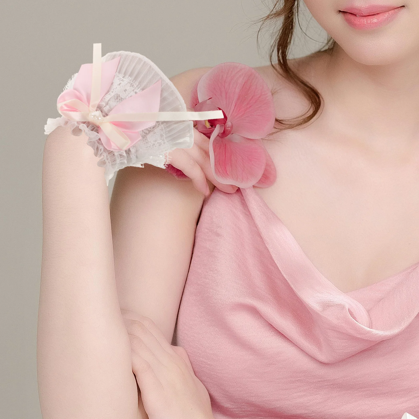 

1Pair Lace Wrist Cuffs for Women Detachable Cuff Intricate Design Floral Decoration Classic White Versatile Gift Option