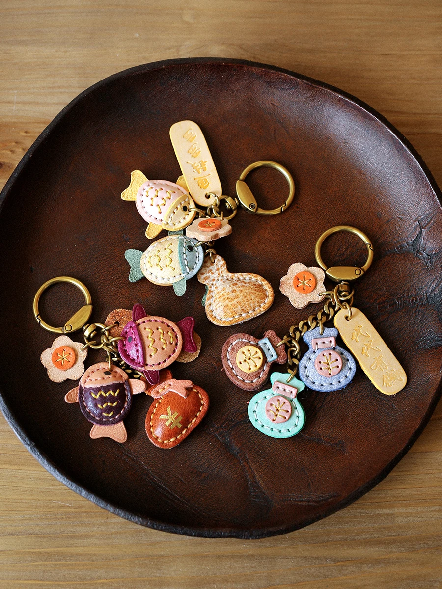 Retro Genuine Leather Fish Keychain Bag Charm With Stitched Multicolor Pieces Metal Ring and Chain For Bag Pendant Daily Carry