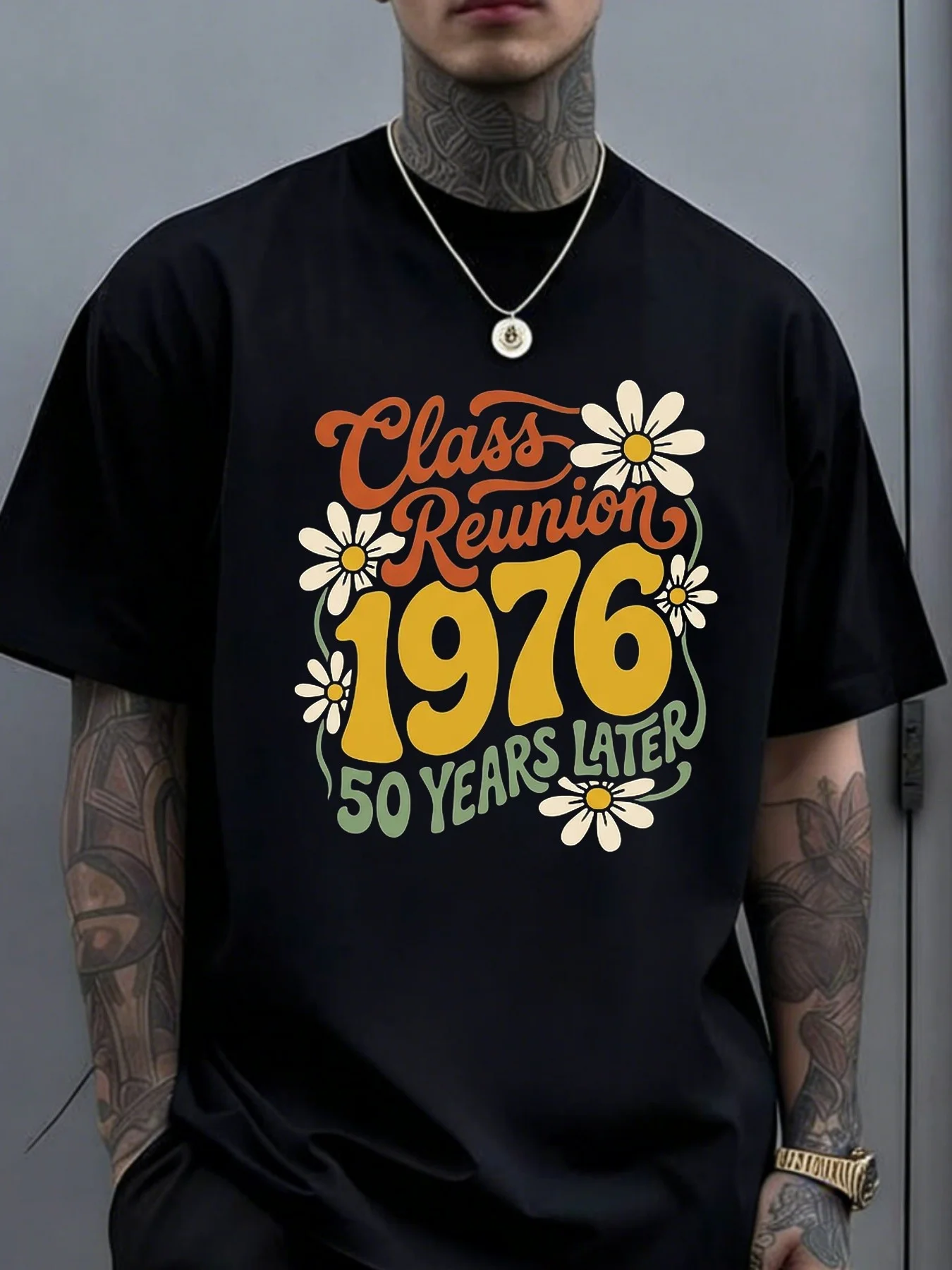 Unisex Short-Sleeved T-Shirt, Vintage Style, Unisex T-Shirt, High School Class Reunion, 1976 50Th Anniversary, Mini Daisy Print, Casual Everyday Wear, Perfect Gift for Classmates and Alumni, Suitable for All Seasons
