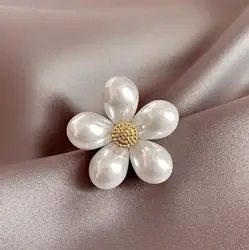 Pearl flower brooch, high-end female artistic style, new style of pin fixing clothes