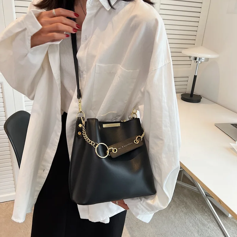 

New Western Style Bucket 2022 Autumn/Winter Trendy Internet Celebrity Popular Single Shoulder Underarm With Chain Strap,