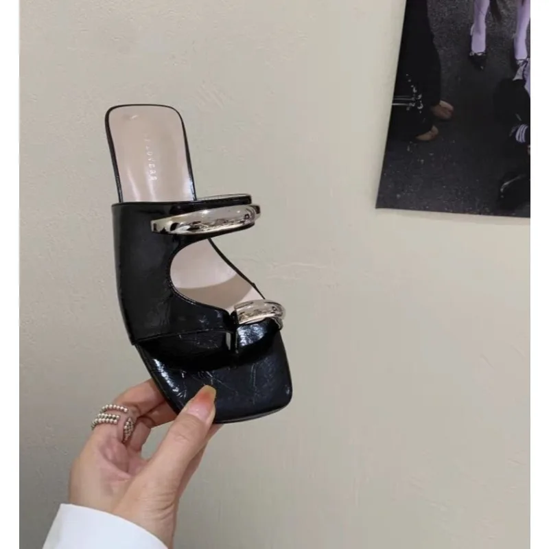 Women Summer Slippers Ladies Sandals Metal Decor Thong Flip Flop Low Heel Shoes Woman Outdoor Sweet Sandals Female Plus Size