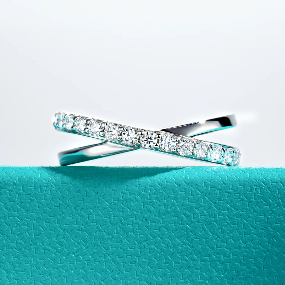 QIBAOKU 2mm D Color Moissanite Cross Band Ring S925 Sterling Silver Color Separation Wedding Rings Jewelry Gifts Wholesale 2026