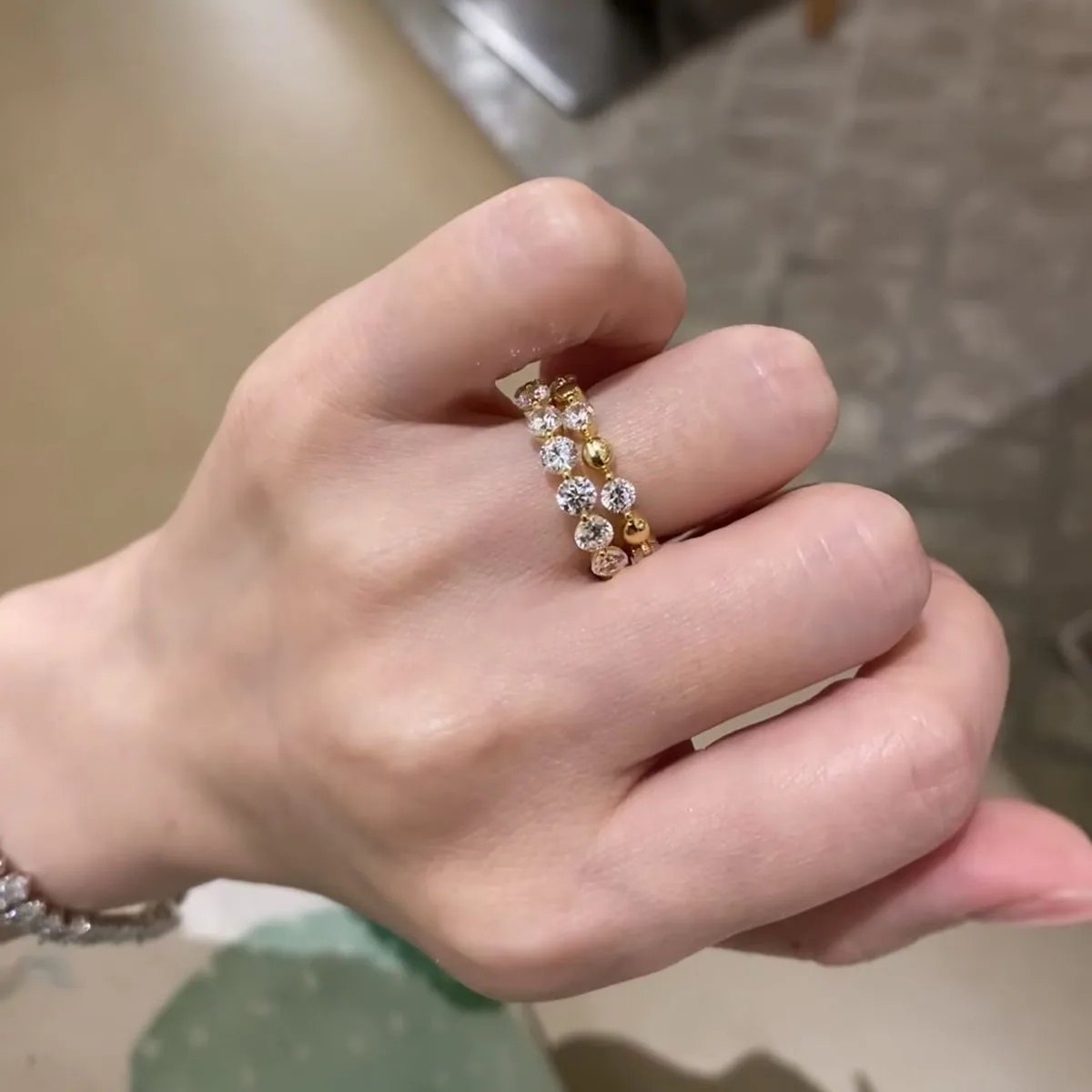 New in Luxury Inlaid Round Diamond Ring Stacked Style and Simple rings for women charms Suitable for Daily Jewelry Gifts