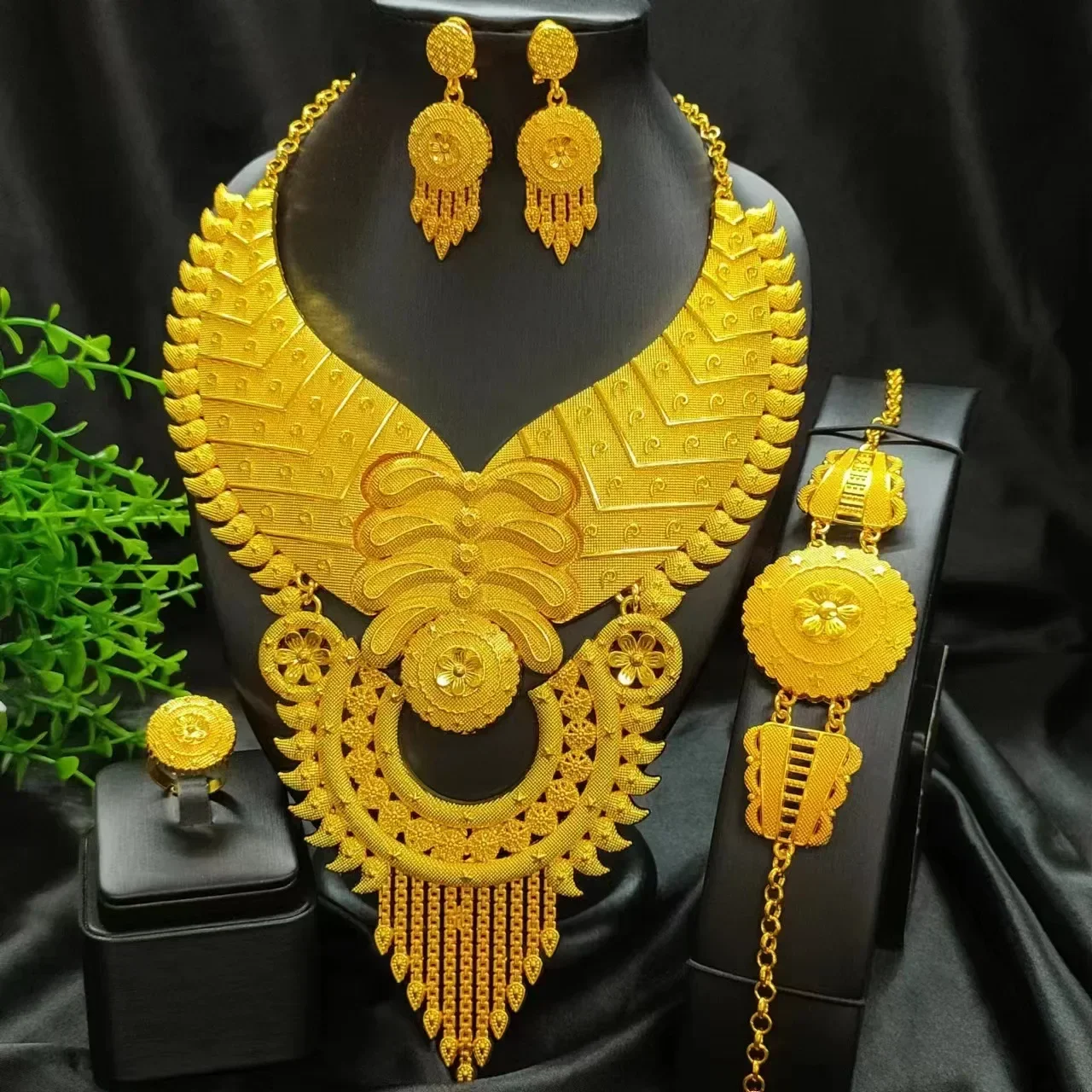 hot selling necklaces earrings bracelets ring jewelry sets four-piece Dubai African bride wedding accessories