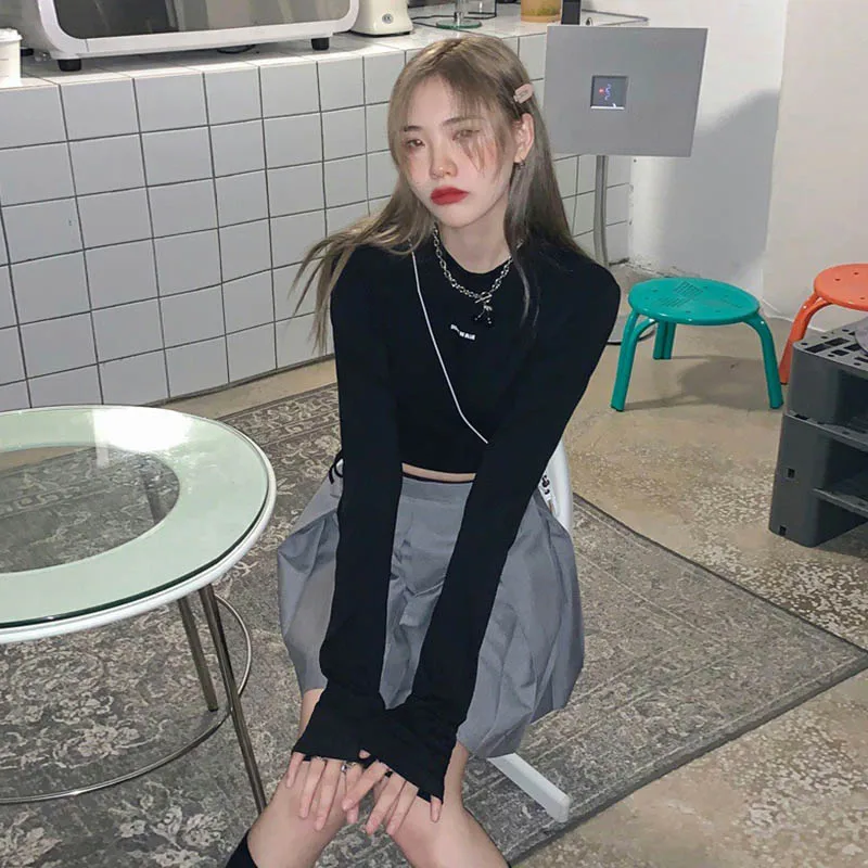 تي شيرت بناتي حار بأكمام طويلة للنساء لربيع وخريف 2025 تصميم جديد قصير مع سرة مكشوفة #4