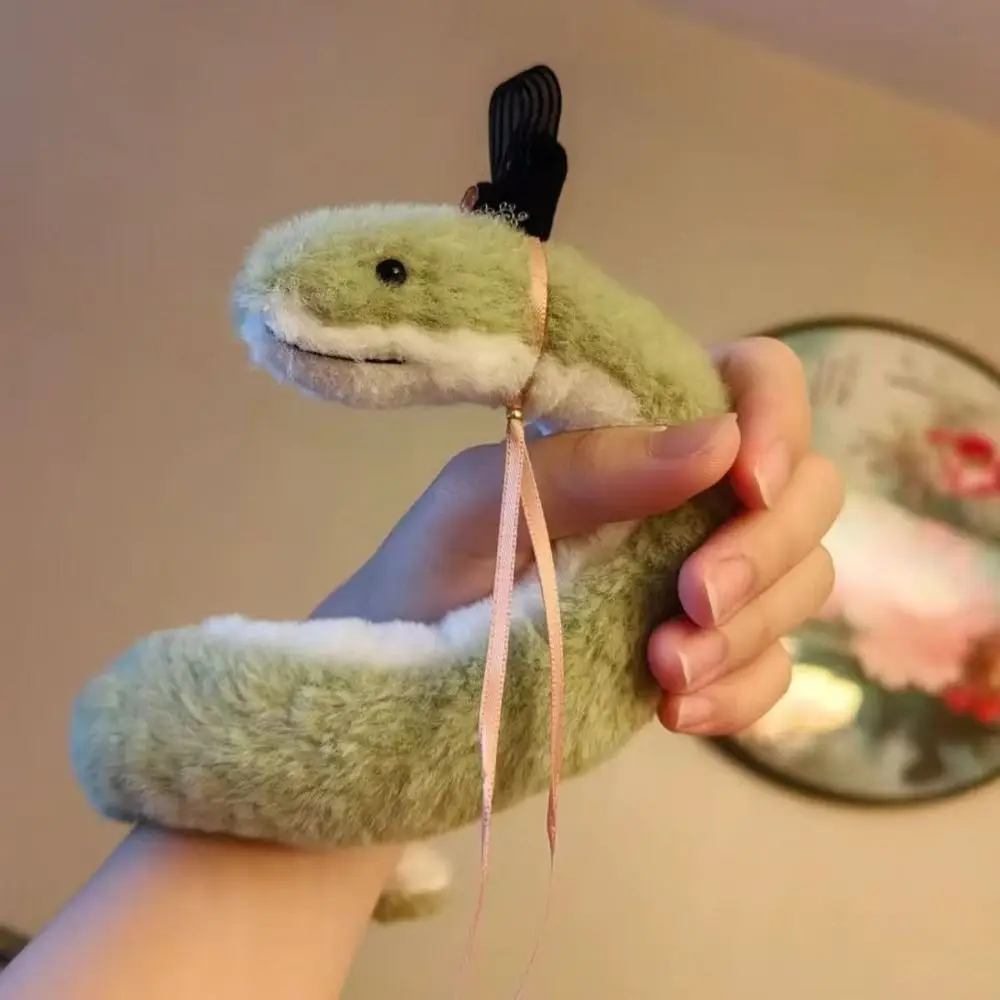 Peluche Año del Serpiente, juguete de peluche envolvente alrededor del brazo, pequeño serpiente, muñeco de peluche, dibujos animados, cómodo, serpiente verde, Animal