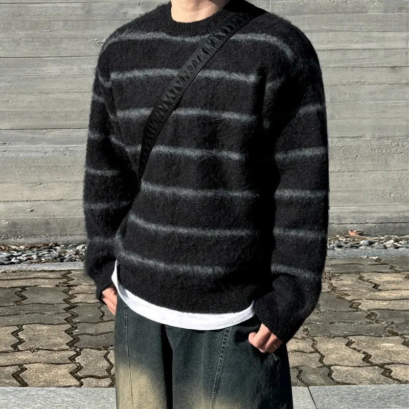 

Old Money Wind Striped Crew Neck Sweater Men's Winter Warm Loose Knitted Sweater Korean Daily Commuting Wear