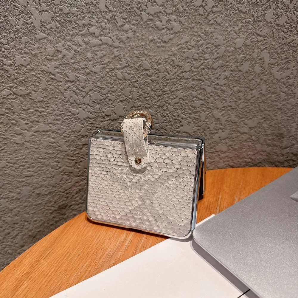 حافظة فاخرة بنمط الأفعى لهاتف سامسونج جالاكسي Z فليب 3/4/5/6/7. غطاء مقاوم للصدمات لكامل الجسم مع حزام يد قابل للفصل، عصري. #6