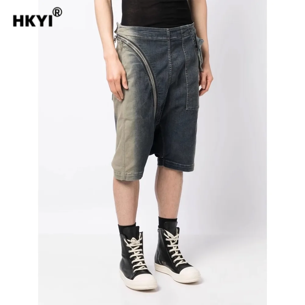 HKYI mens jeans diagonal zipper washed gradient denim shorts for men's high street wear, drop crotch five quarter pants