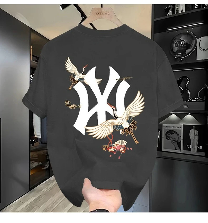 Swan-patterned Printed Short-sleeved T-shirt, Suitable for Both Men and Women. A Must-have for The 2026 Summer Fashion Trend.