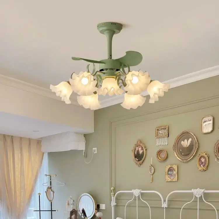 ห้องนั่งเล่น ห้องรับประทานอาหาร ห้องนอน สไตล์ฝรั่งเศส พร้อมพัดลมไฟ LED หมุนได้ 360 องศา