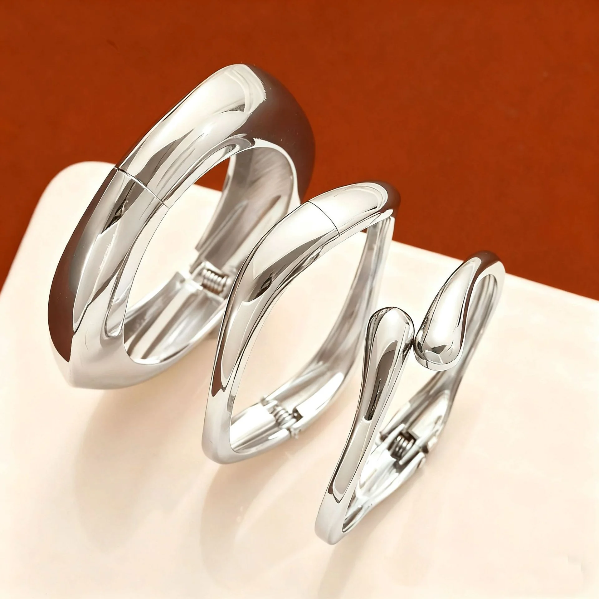 Vintage Hip Hop Metal Cuff Bangles Punk Gold Silver Color Geometric Spring Bangles For Women Bracelet Men Daily Jewelry Gifts