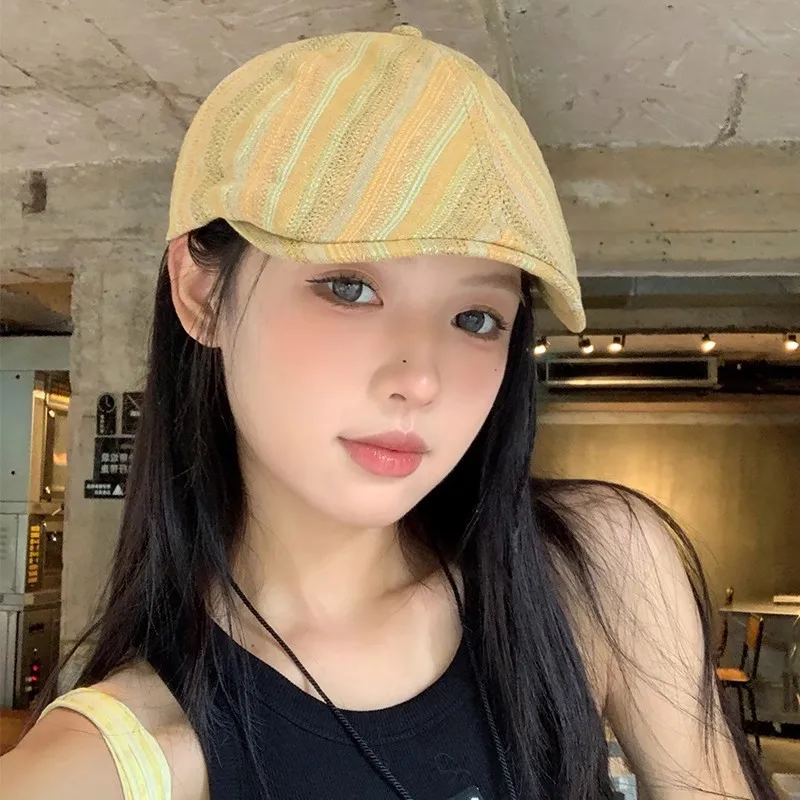 

Japanese vintage color striped front hat woman 2024 new retro all-matching face small reverse wearing duck tongue beret