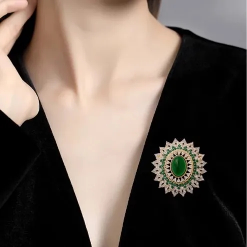 New Arrival Luxurious Brooch, French Vintage Court-Style Emerald Brooch Pin for Women, Accessory for Qipao and Coats
