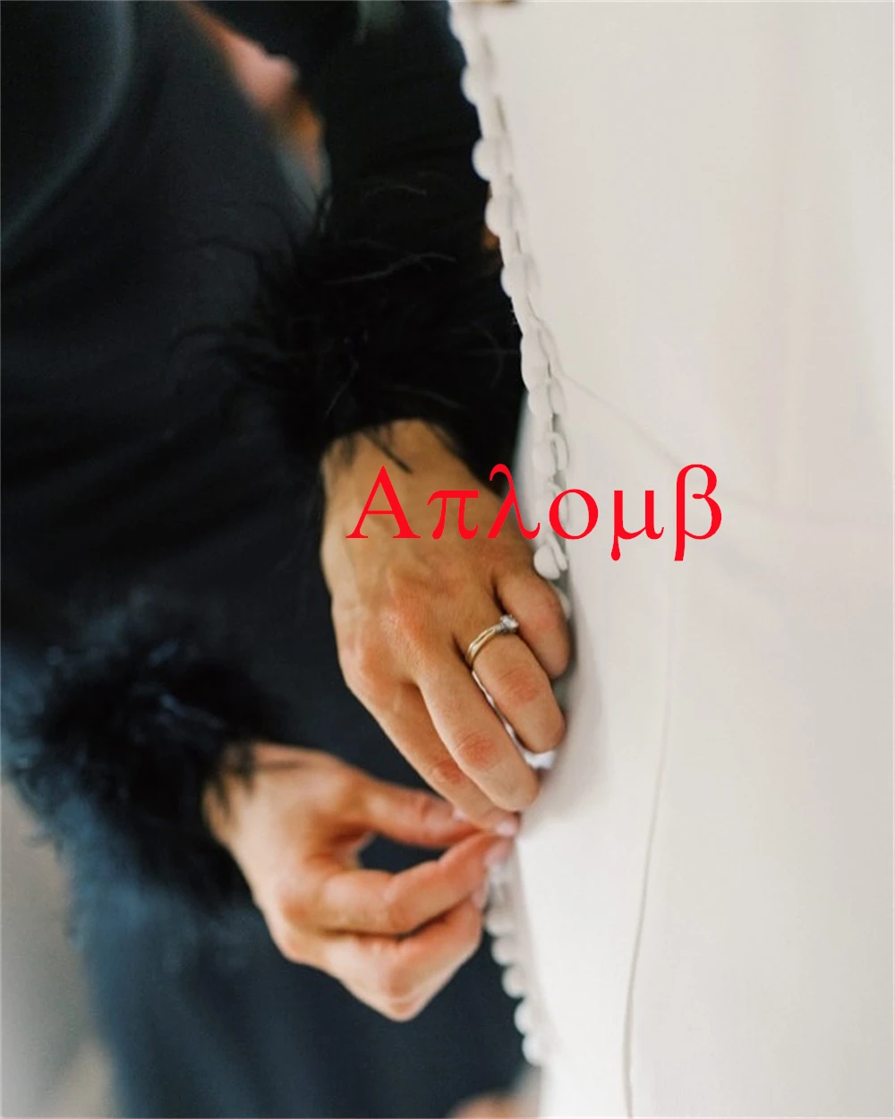 Customized Classic White Satin Wedding Dress Modern Strapless Off the Shoulder Sleeves Bridal Gowns Chapel Train Bridal Gowns