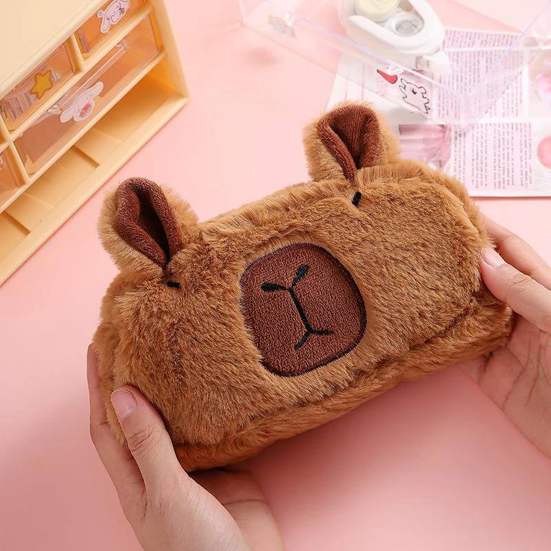 ﻿   Kapibala caso de lápis de pelúcia de alta capacidade bonito dos desenhos animados saco de armazenamento de papelaria bolsa de moedas fone de ouvido saco de armazenamento