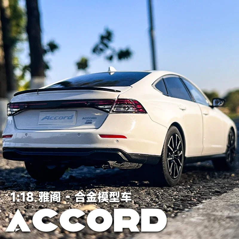 1:18 Accord Luxury Sedan Car Alloy Model Toys Diecast Vehices Front Wheel Steering Sound Light Pull Back Collection Kids Gift
