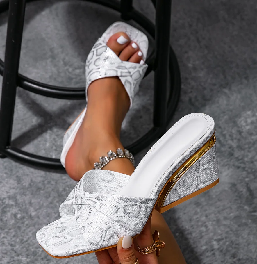 Chinelos Femininos de Moda com - Street Fashion Luxury avaliação e preço