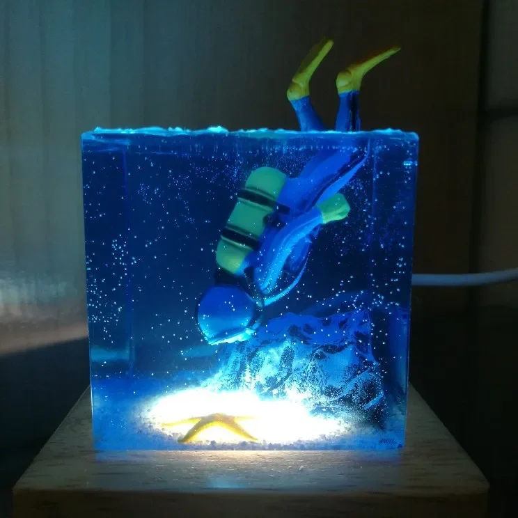 [TML] Handicraft creative gifts marine ornaments sea Diver fish tank night light Car accessories model adult gift