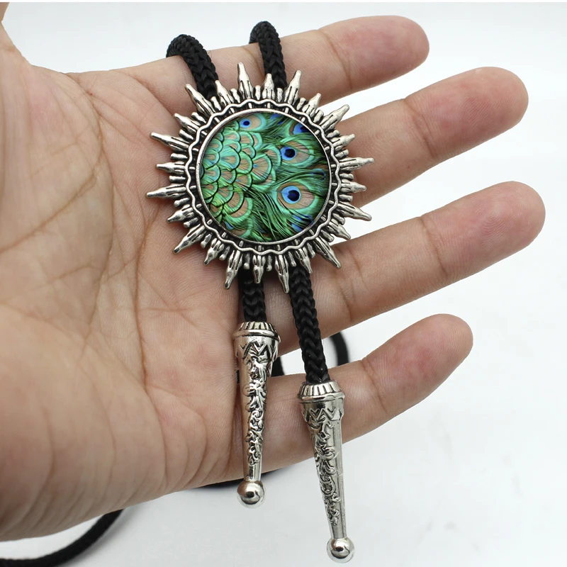 BOLO-0069 New Arrival Peacock Vintage Bolo Tie Trendy Glass Dome Peacock Feather Western Bolo Ties Slide Neck Tie