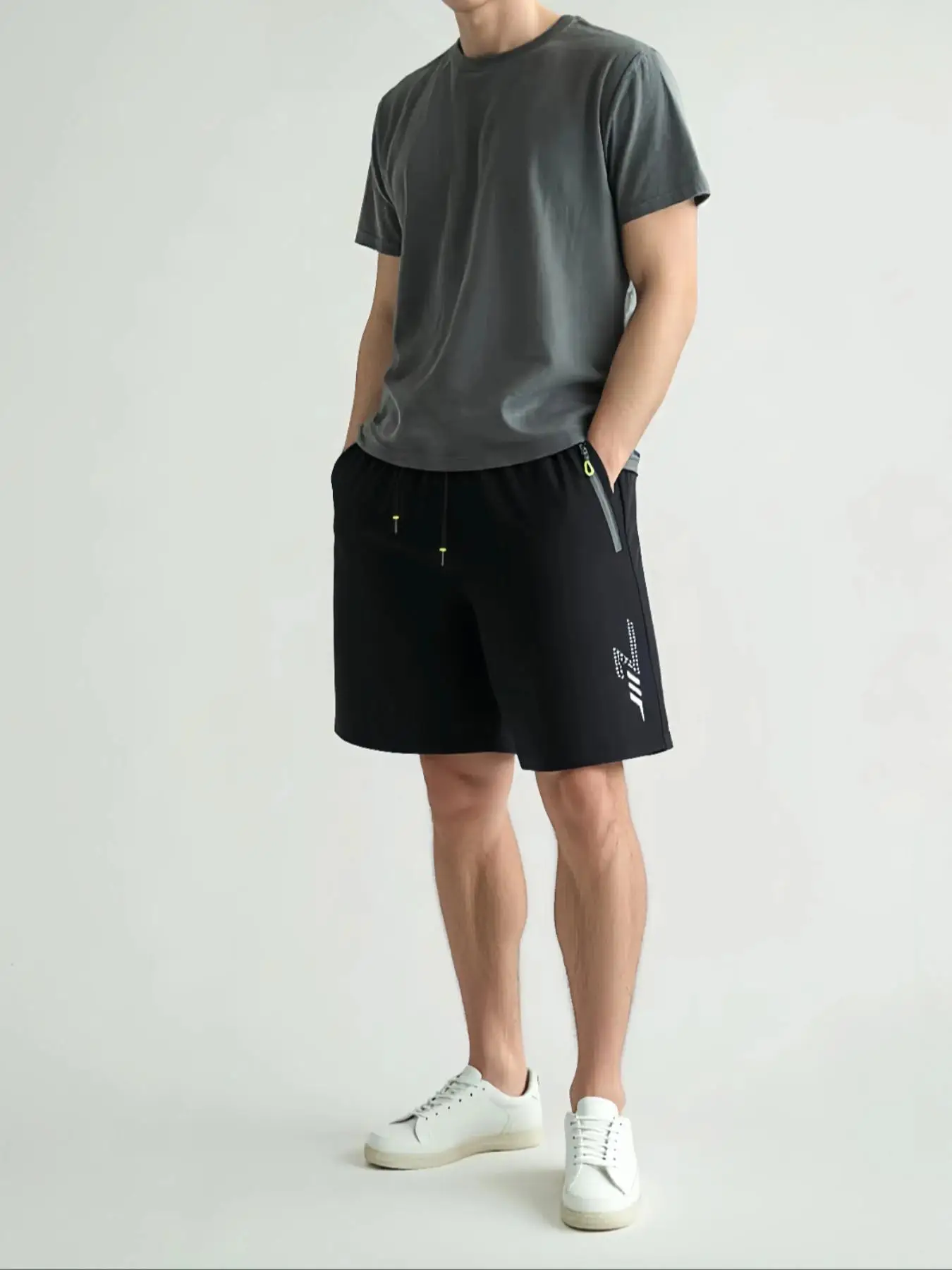 

Men's Plain Casual Sports Shorts, Fabric Is Skin-Friendly, Moisture-Absorbent and Breathable, with Drawstrings, Leg Straps with Reflective Strips Printed Shorts, Suitable for Daily Commuting, Outdoor Sports, Home, Cycling, Camping, Mountaineering and Hiki