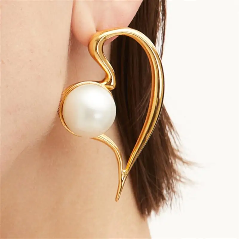 Oscar  Literary and Artistic Elegance Heart-shaped Pearl Temperament Advanced Light Luxury Fashion Niche Design Stud Earrings