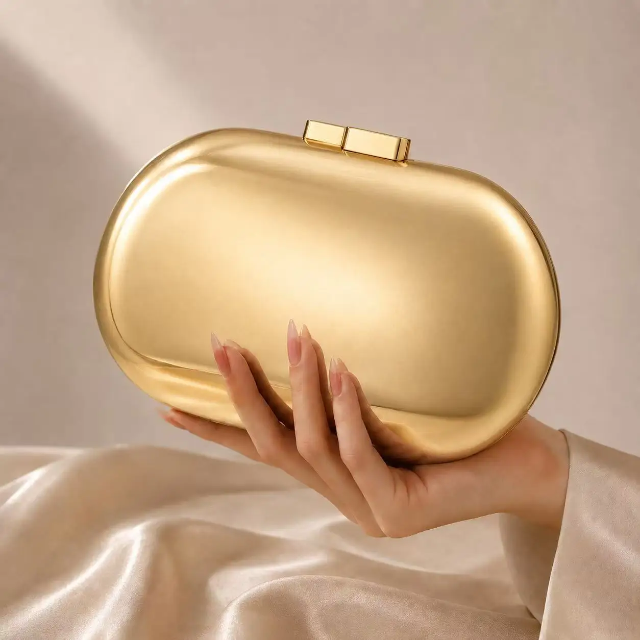 

Luxury Gold Design Clutch Bag 2026 New Iron Box Bag Fashion And Personalized Socialite Dinner Bag Crossbody bag
