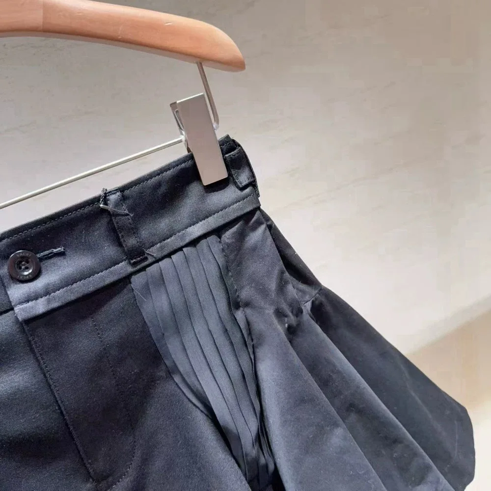 2026 Early Autumn Women Black High Waist Pleated Shorts Irregular Crinkle Design Fashion Personality Short Pants For Ladies