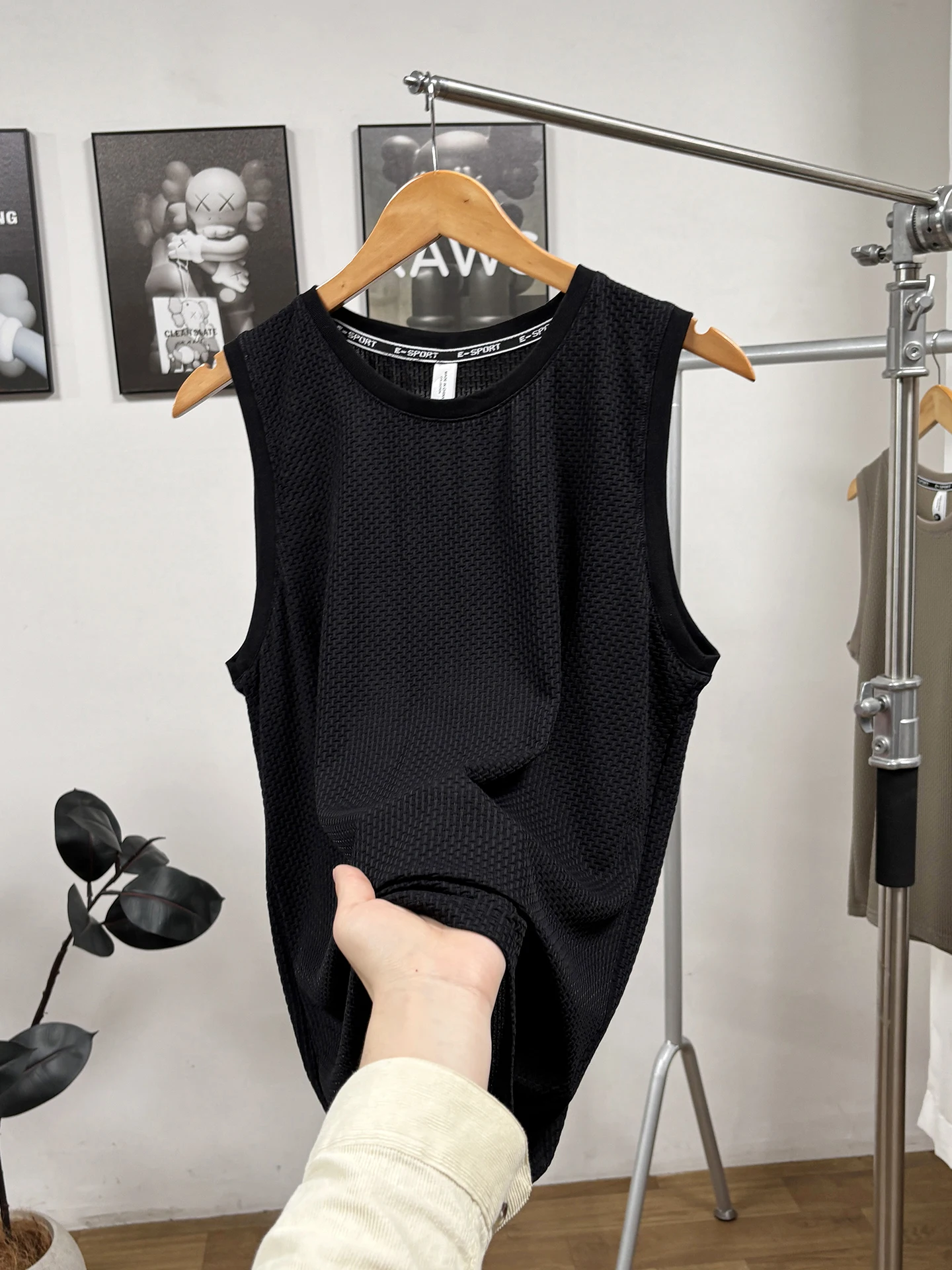 Ice Silk Cool Feeling Texture Men's Quick Dry High Elasticity Sport Casual Sleeveless Tank Top Vest Summer Fashion Clothing
