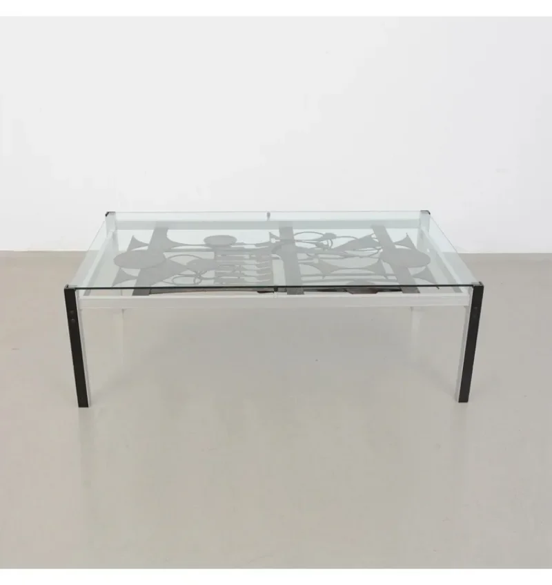IJzeren kunst, glazen salontafel