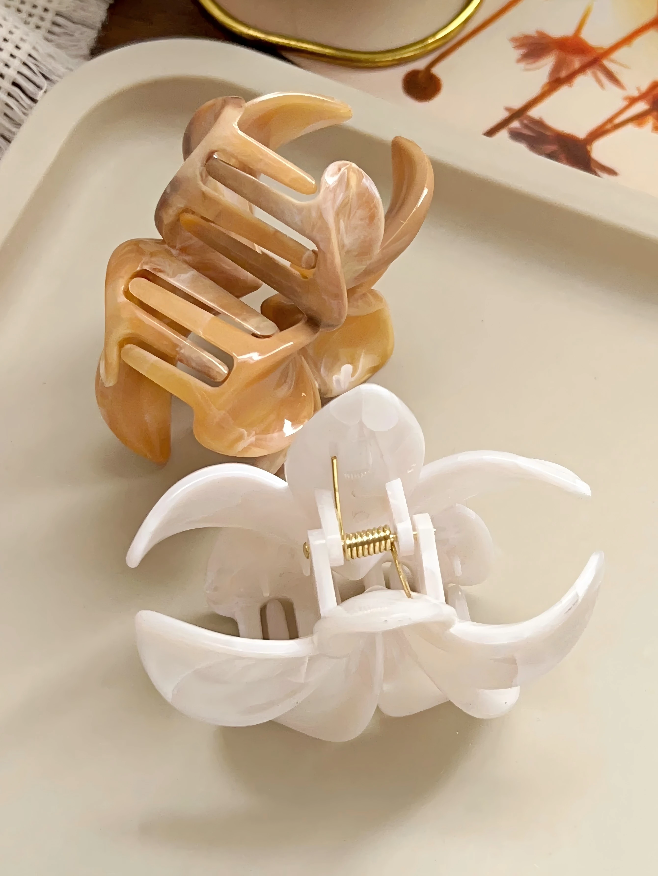 2 Stück Hawaiianische Marmor-Blumen Haarklammern für Frauen und Mädchen Urlaubsgeschenke für Feines Haar Niedliche Strand-Haaraccessoires – Detail 2