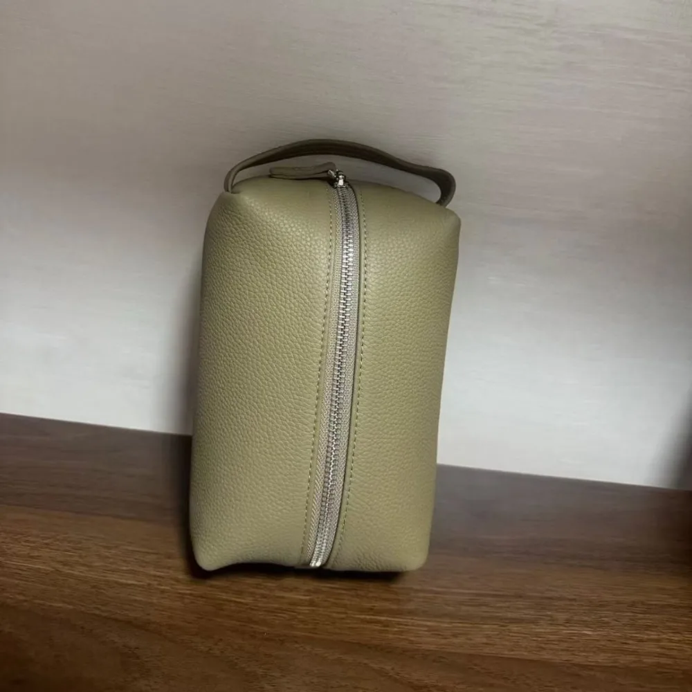 Large-capacity Toilet Texture Unique Fashion Leather Simple and Soft Travel Portable Clutch Leather Women's Bag Clutch Cosmetics