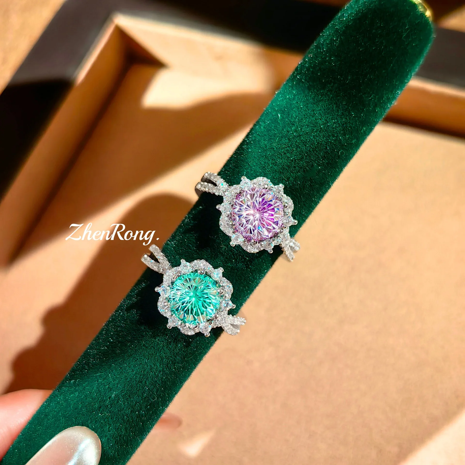Super Flash 2-carat Mint Green Zircon Ring with Micro Set High Carbon Diamond Purple Wedding Ring for Women