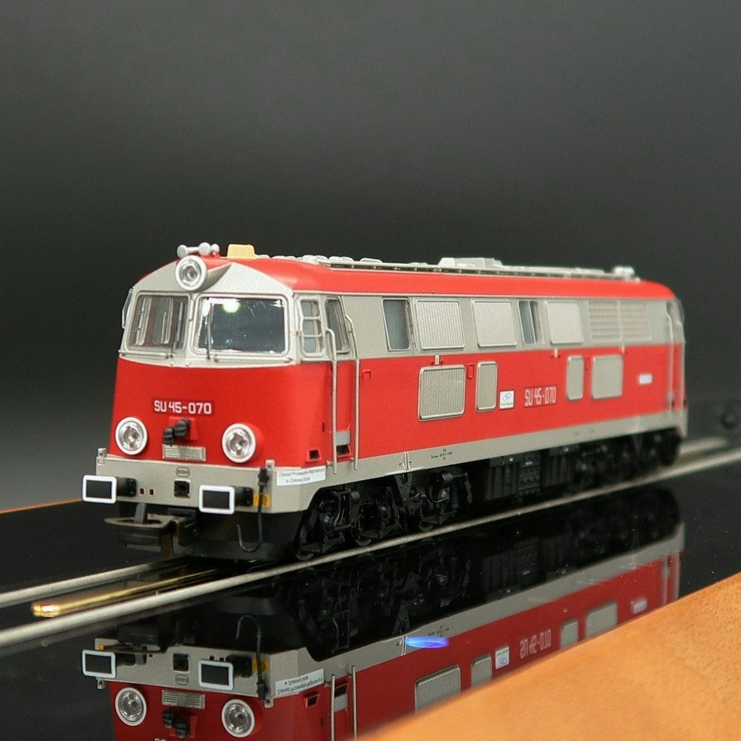 PIKO HO Type 1/87 Model Train SU45 Diesel Locomotive with Digital Sound Effects Red 96313 Toy Train Boy's Toy Gift