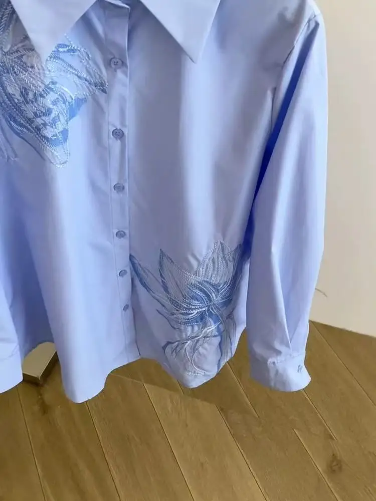 Blusas azules de algodón con bordado de flores de gama alta, camisas para mujer, tendencia de otoño 2025, Top informal holgado de manga larga, ropa para mujer