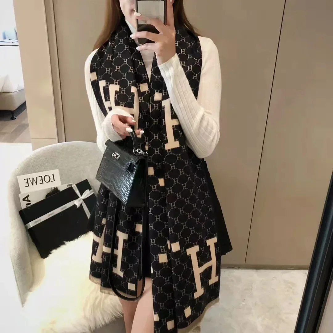 

Fashionable Versatile Cashmere Scarf for Women Winter New Style Student Winter Edition High-End Black Shawl Wrap Women