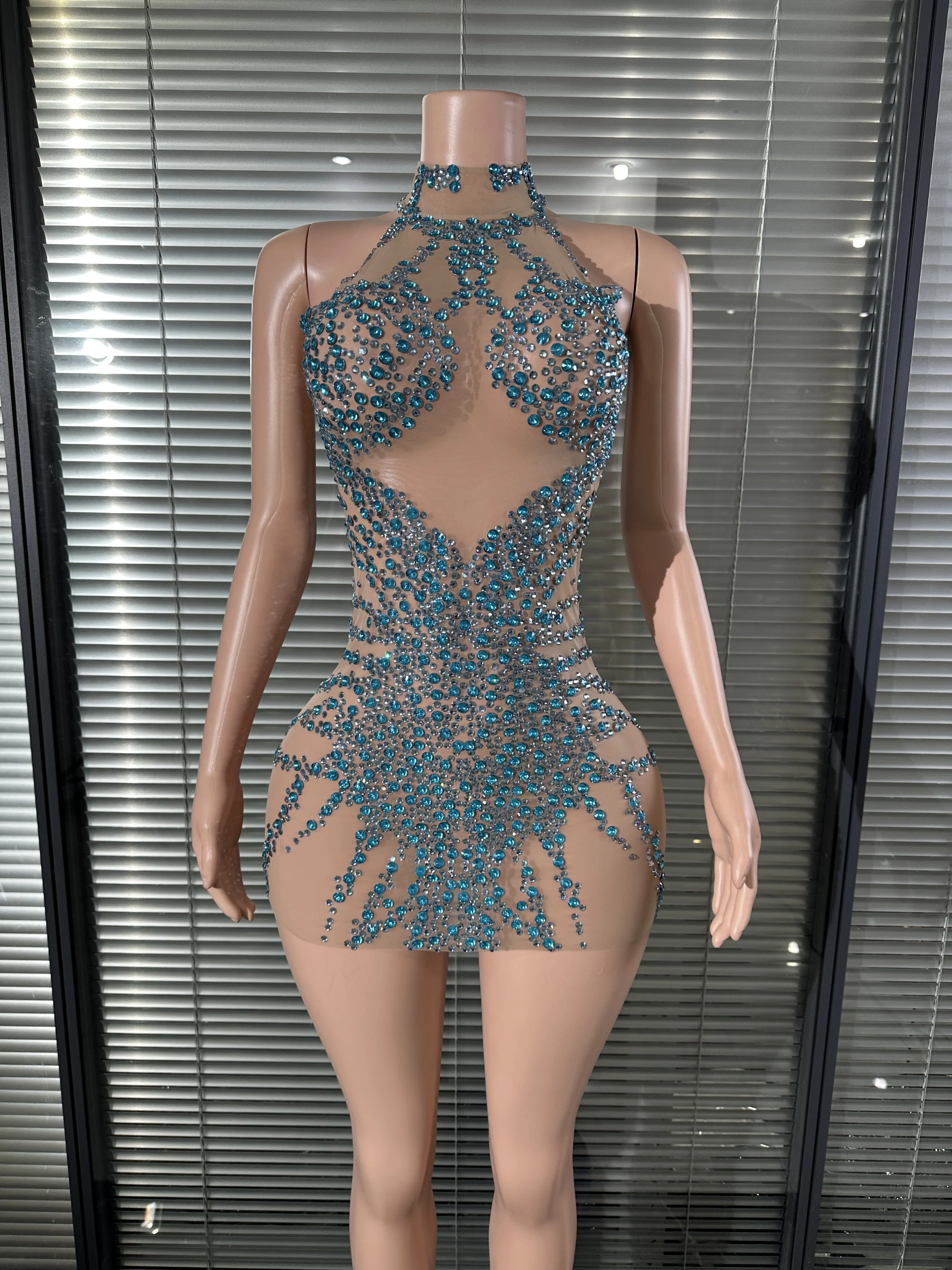 

Гламурное кристальное женское мини-платье без рукавов с вырезом халтер, облегающее, с прозрачной сеткой, для выступлений в баре, для певиц