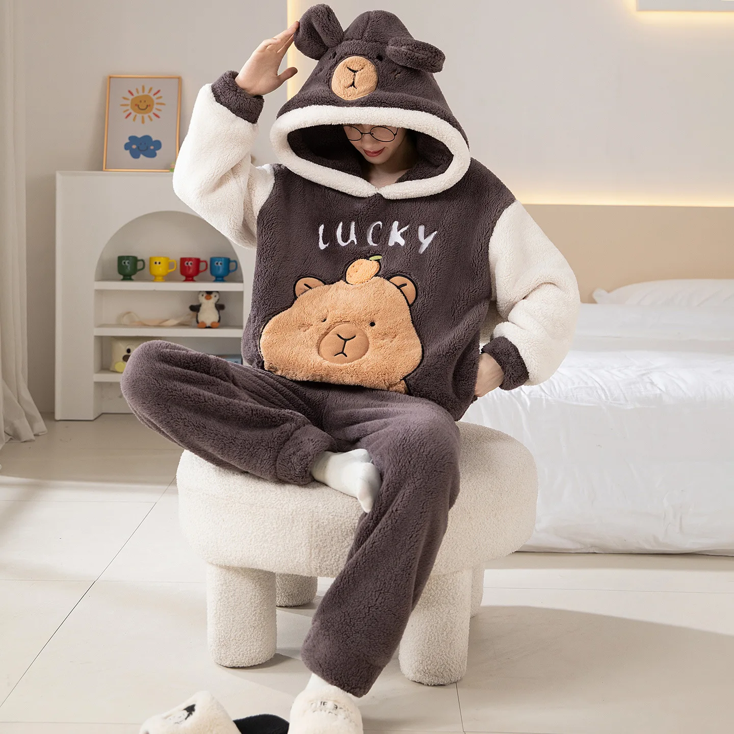 Conjunto de pijamas de invierno para hombre, ropa de noche para el hogar de lana gruesa de felpa, pijama de franela cálido de terciopelo Coral con dibujos de Cypabara, ropa de dormir masculina