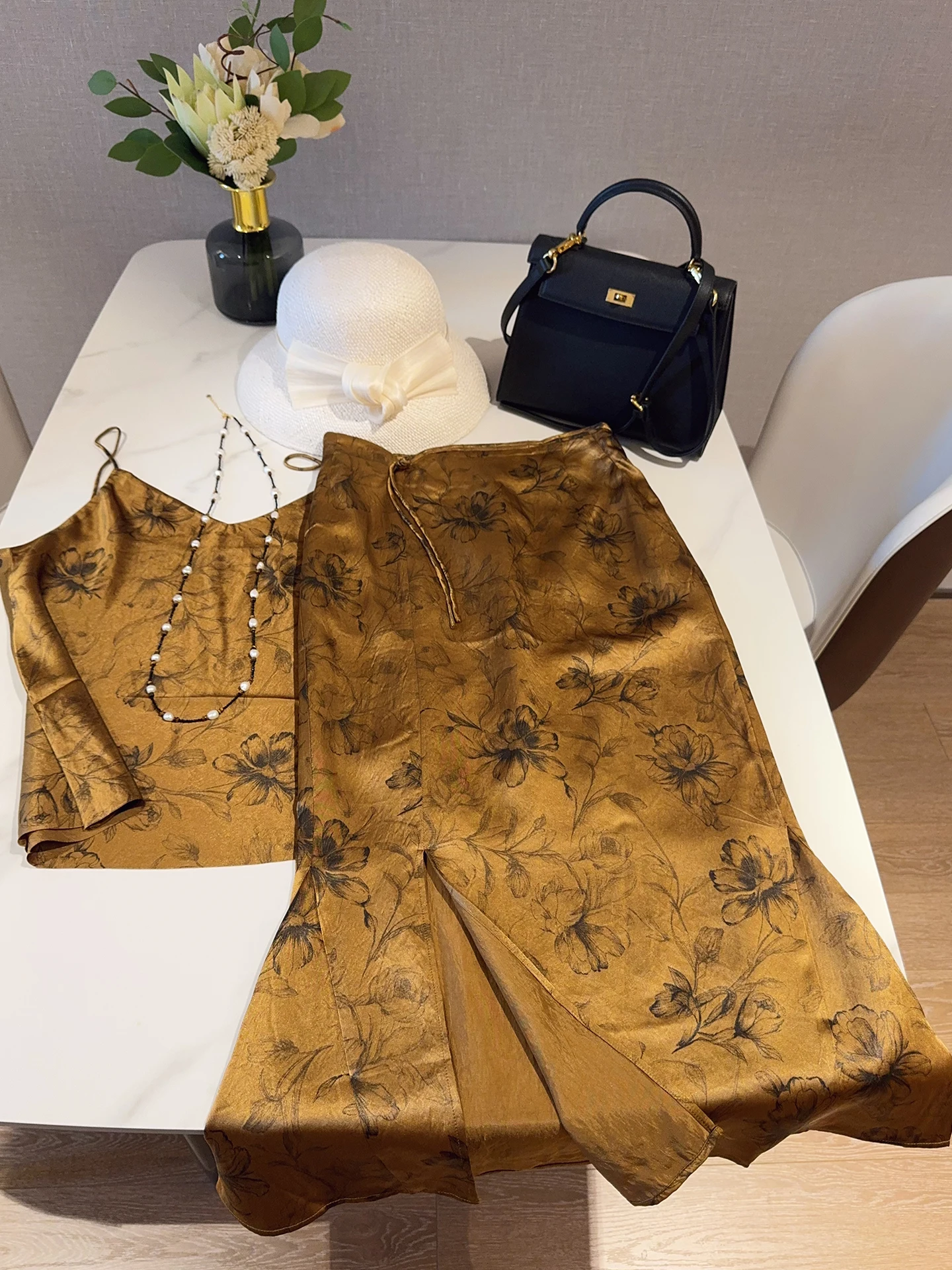 

Elegant Classical Print Halter Vest And Fish Tail Skirt Set Women's Summer Fashion Outfit Breathable Lightweight Casual Wear